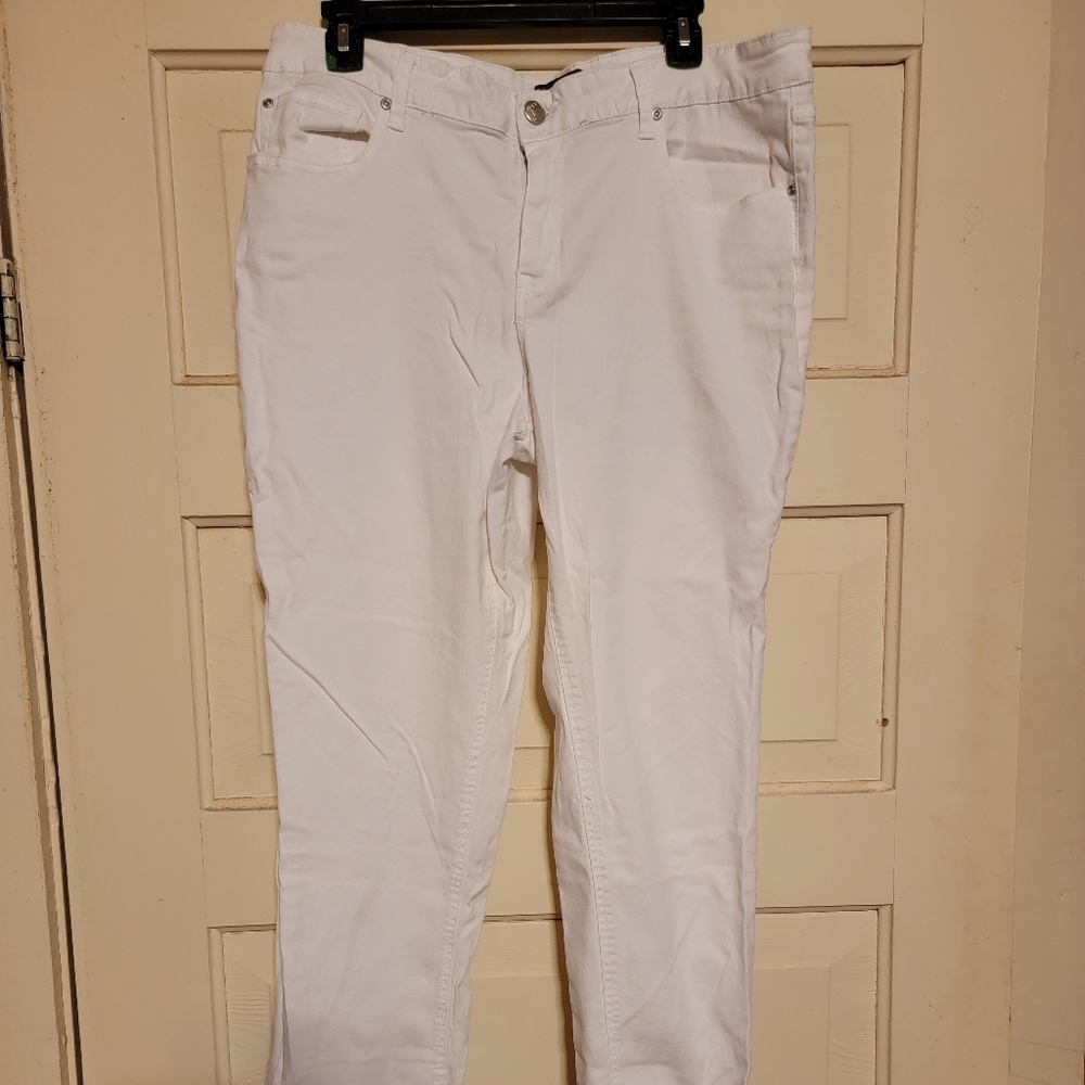 NWOT Love Indigo brand white non-distressed curvy pants size 16